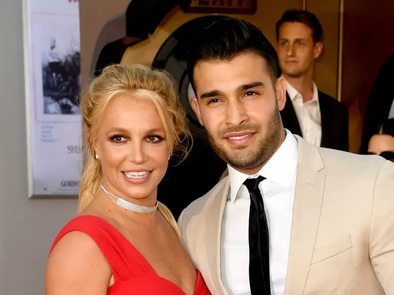 Britney Spears y Sam Asghari en la alfombra de la premier de One Upon A Time...In Hollywood Britney Spears y Sam Asghari en la alfombra de la premier de One Upon A Time...In Hollywood