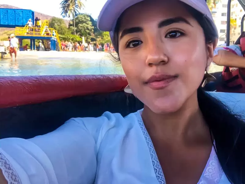 La joven se lesionó al parecer por una ola en las playas de Santa Marta, por lo que fue trasladad a Bogotá vía aérea