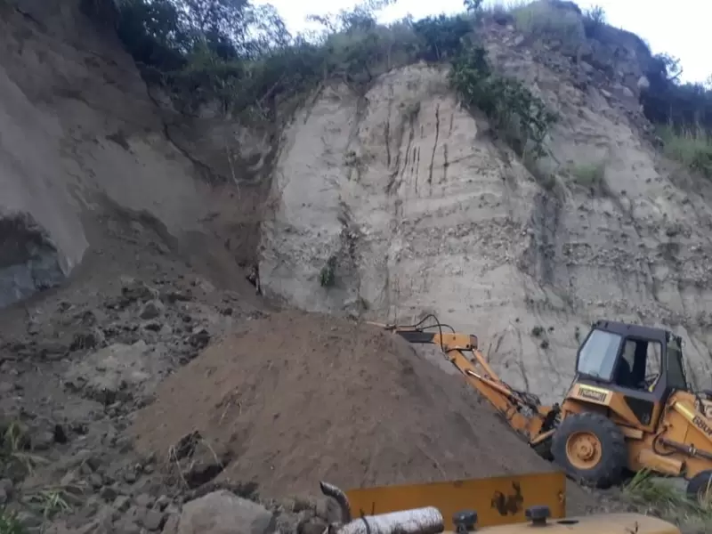 Deslizamiento en vía Ibagué - Honda.