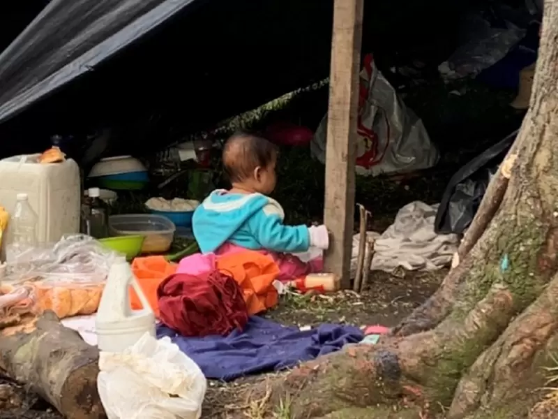 Niño Embera jugando en el Parque Nacional