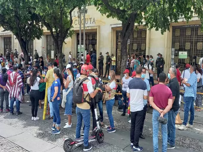 Docentes y sindicatos marcharán hoy