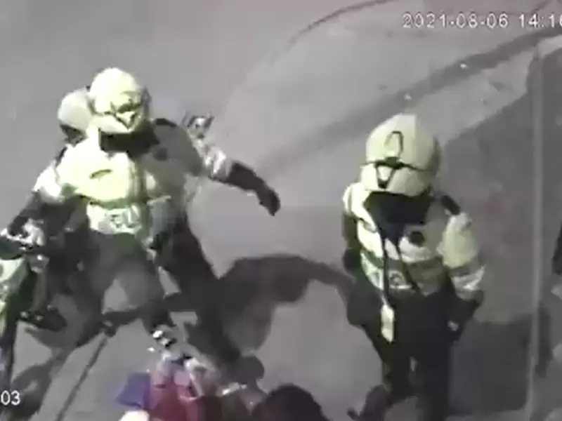 Patrullero agrede a vendedora de tintos