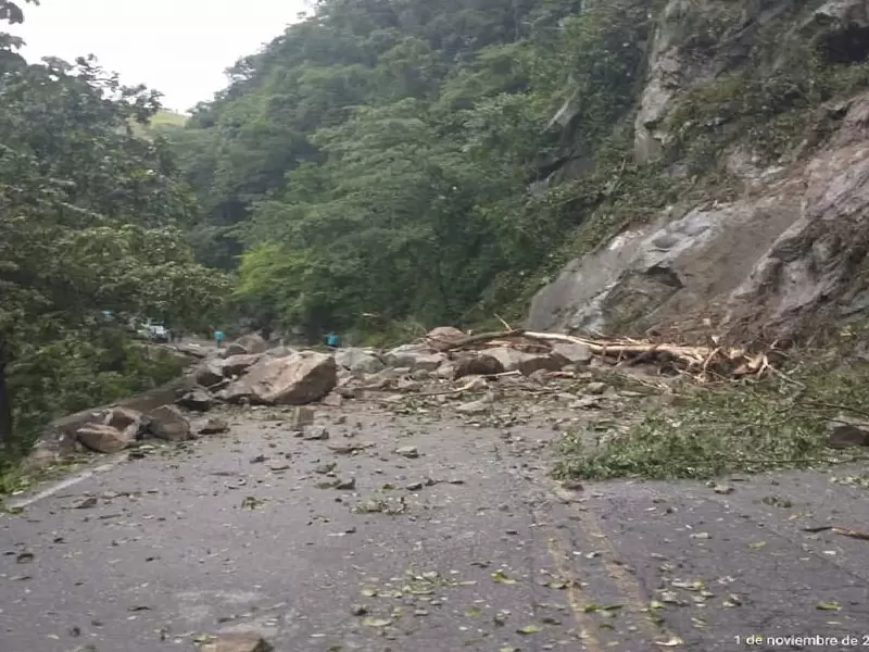 Derrumbe en la vía