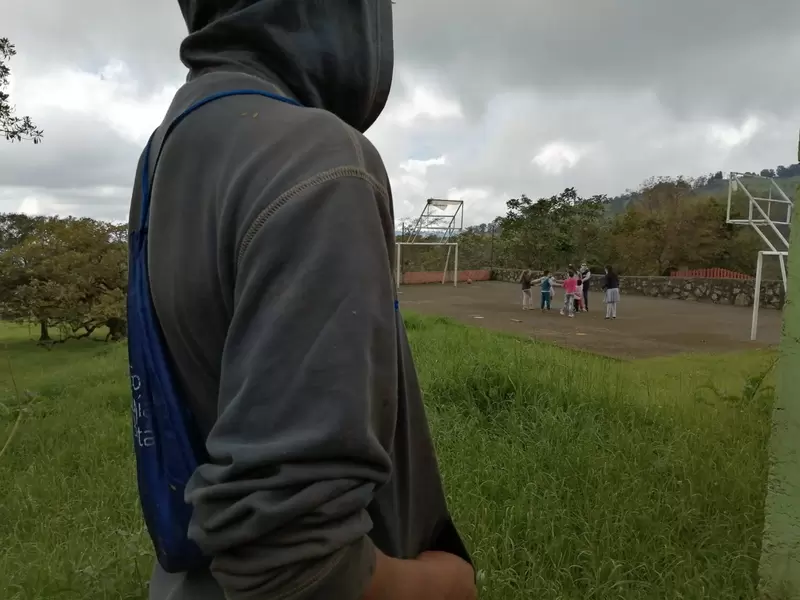 Estudiantes de zona rural que no asisten a clases presenciales para poder trabajar
