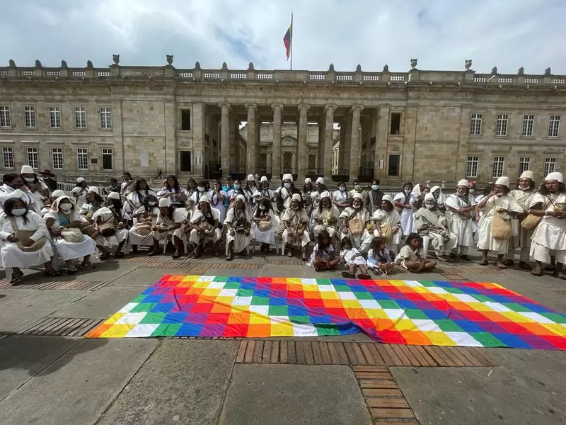Indígenas de la Sierra Nevada de Santa Marta piden desde la plaza de Bolívar que se respeten sus derechos