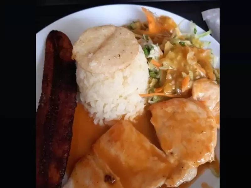 Referencia almuerzo ejecutivo o 'corrientazo' en Medellín.