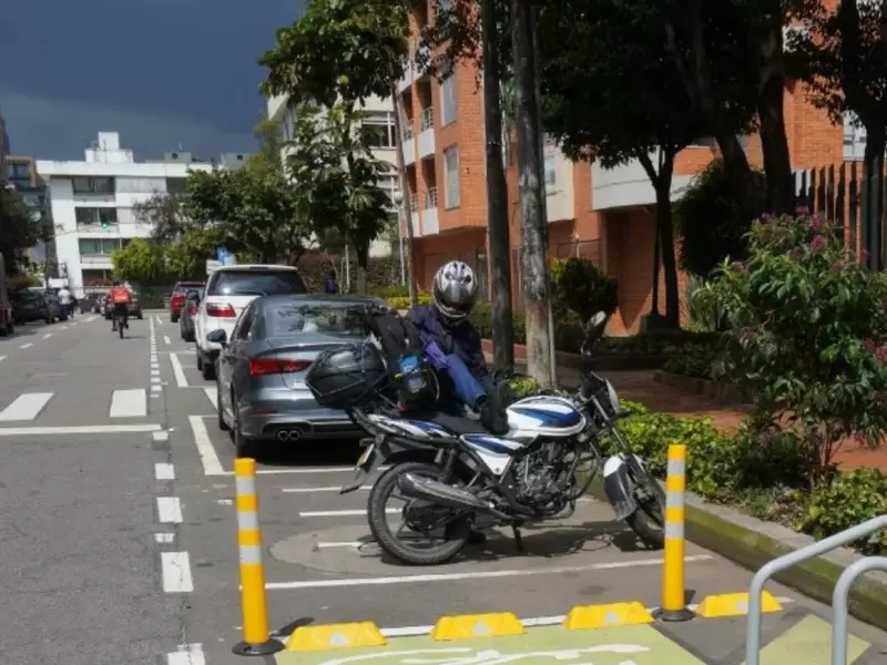 Cobro por parquear en zonas de parqueo pago en Bogotá será de $3.000 para carros