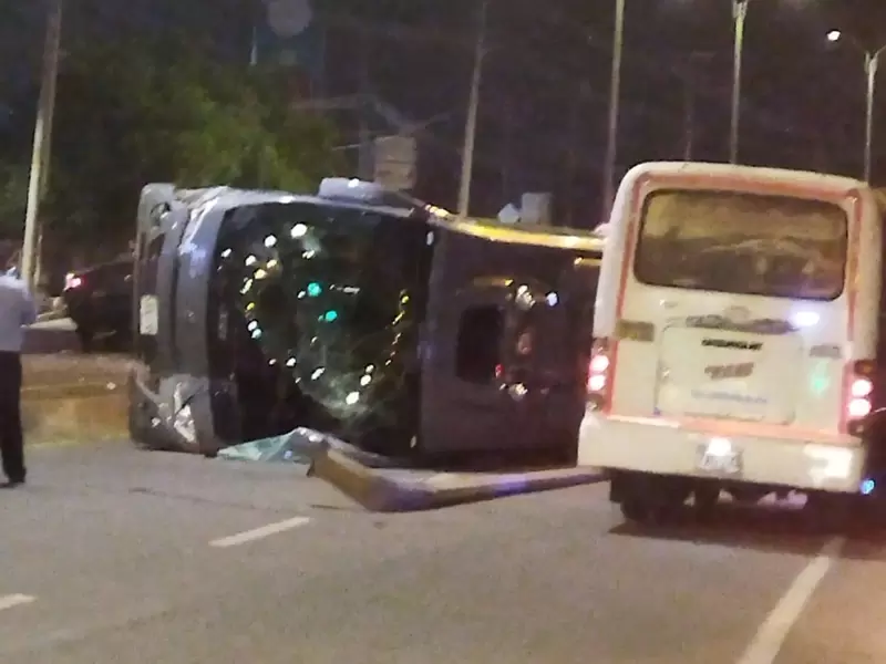 El cantante de música popular no se encontraba en el vehículo.