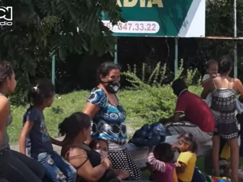 Migrantes venezolanos en Colombia Migrantes venezolanos recorren las vías en Colombia