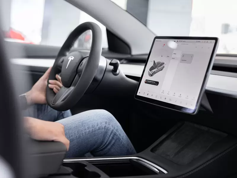 Tesla investigado por tecnología de sus carros