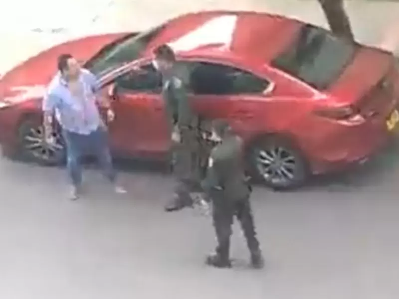 VIDEO: Sujeto, al parecer borracho, cogió a puños a un Policía