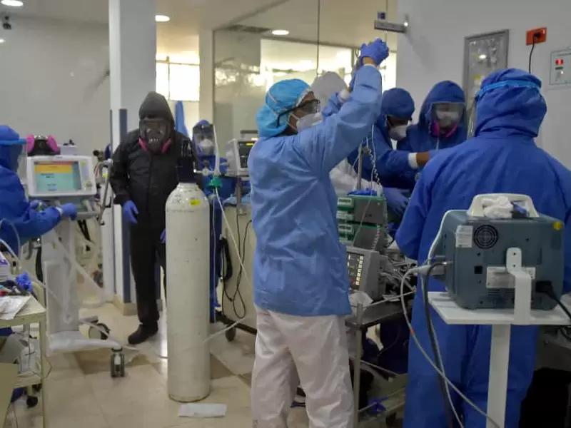 Los médicos insisten en la instalación de hospitales de emergencia.