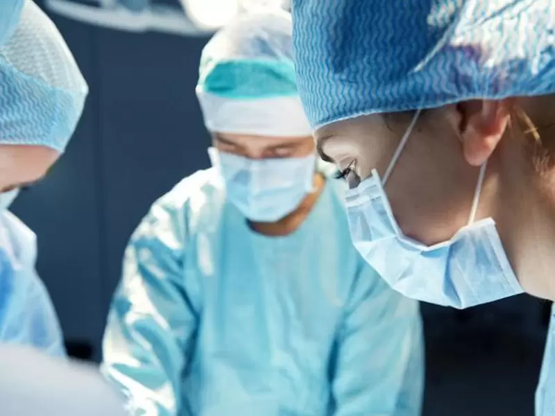 El cuerpo permanece en Medicina Legal para la necropsia respectiva.
