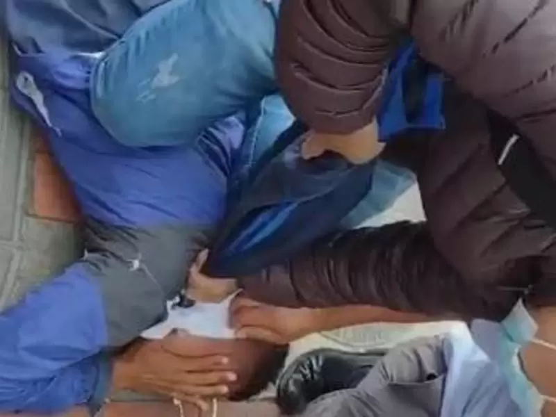 Sin contemplación alguna, ladrón recibió fuerte golpiza por robar a una niña en Bogotá