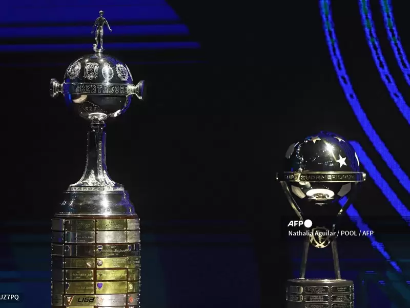 Trofeos Copa Libertadores y Copa Sudamericana