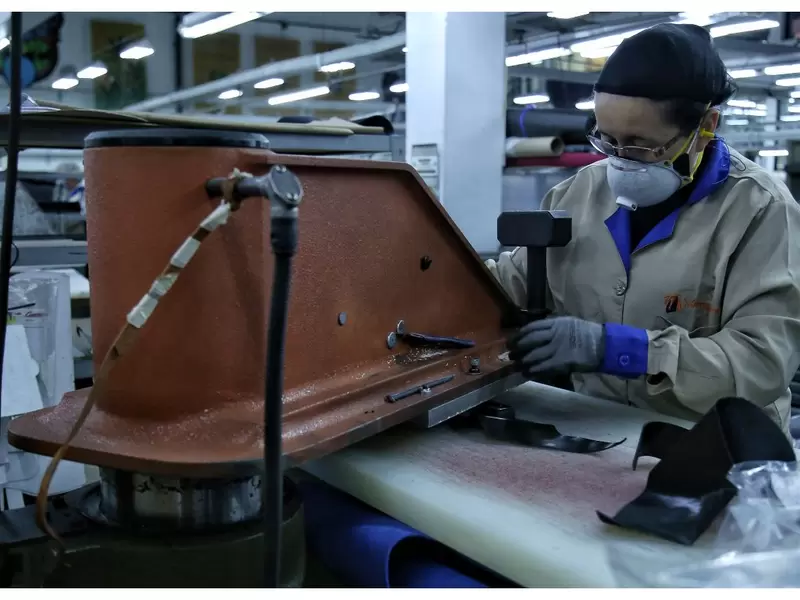Mujeres trabajando - manufactura