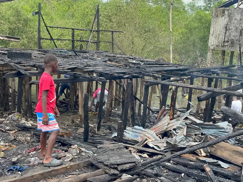 Voraz incendio destruyó diez viviendas en Buenaventura
