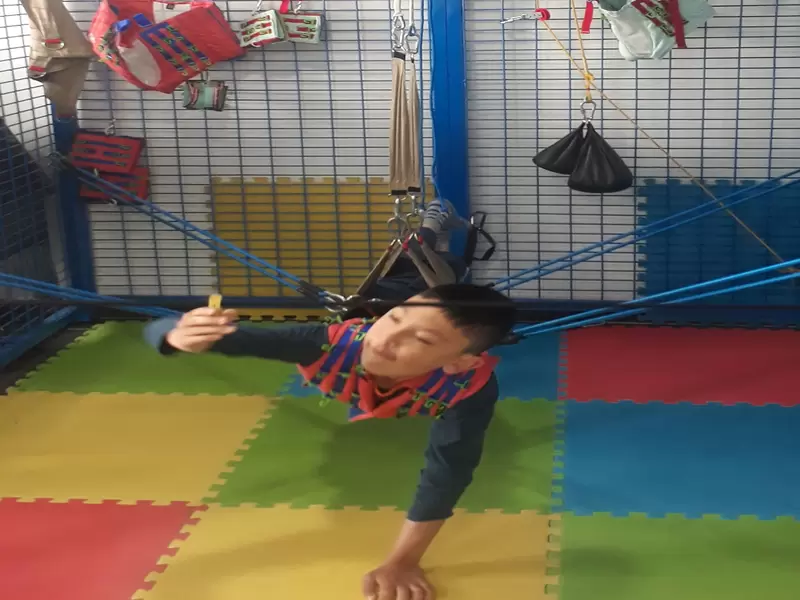 Niños con discapacidad son atendidos.