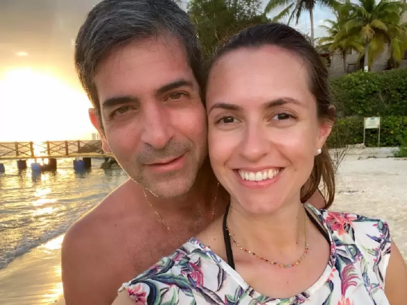 Marcelo Pecci y su esposa Claudia Aguilera Marcelo Pecci y su esposa Claudia Aguilera