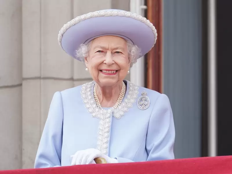 Reina Isabel Reina Isabel en el balcón del Palacio de Buckingham