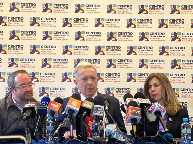 Expresidente Álvaro Uribe, en rueda de prensa en el Centro Democrático