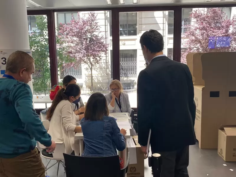 Colombianos que ya han participado de la primera jornada de elecciones en el exterior