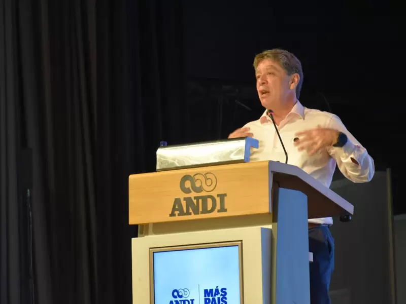 Presidente de la Andi, Bruce Mac Máster