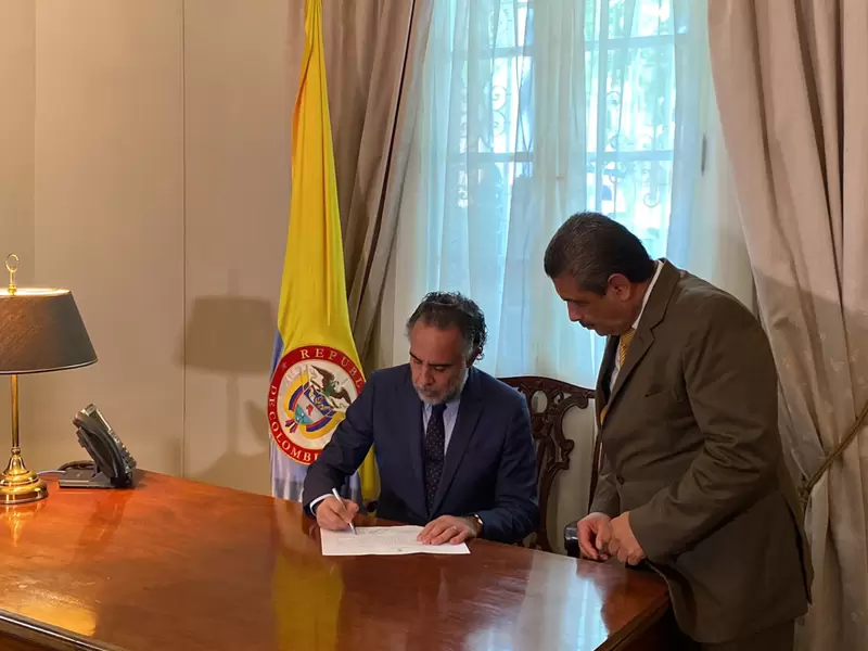 Armando Benedetti se posesiona como Embajador de Colombia en Venezuela