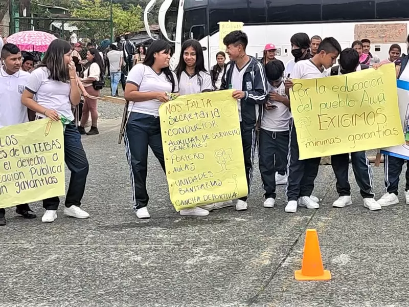 Estudiantes de Ricaurte levantaron bloqueos