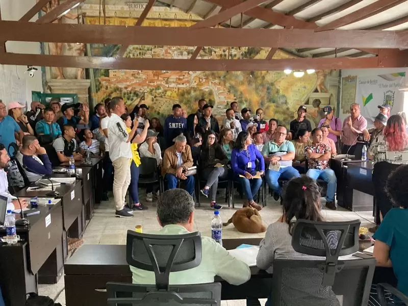 Reunión con mineros de Buriticá