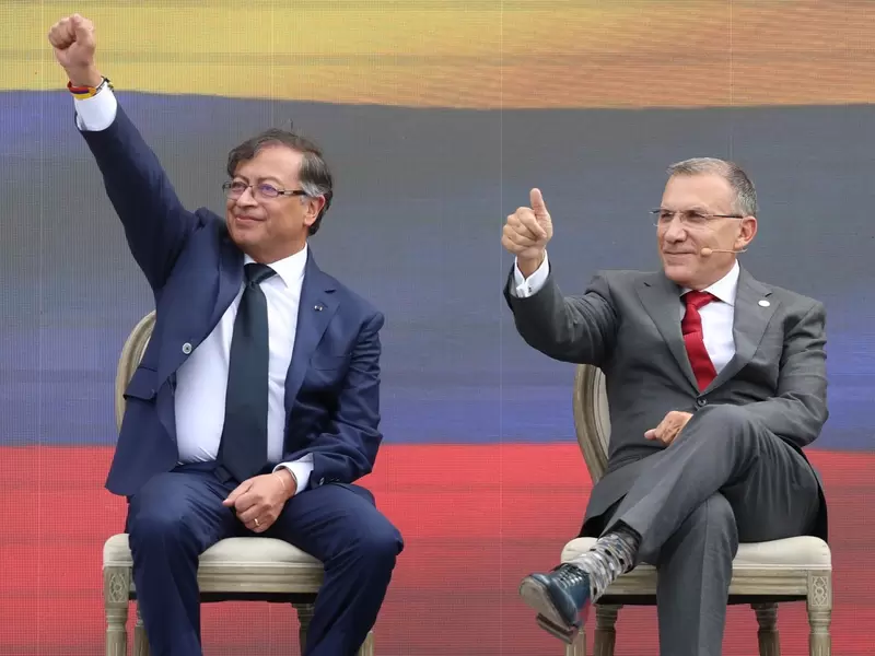 Roy Barreras y Gustavo Petro