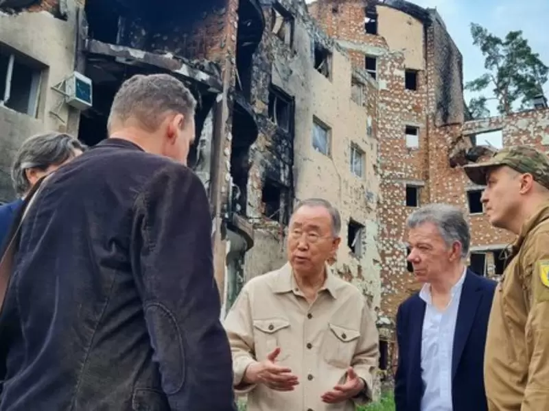 Juan Manuel Santos y Ban Ki-moon en Ucrania