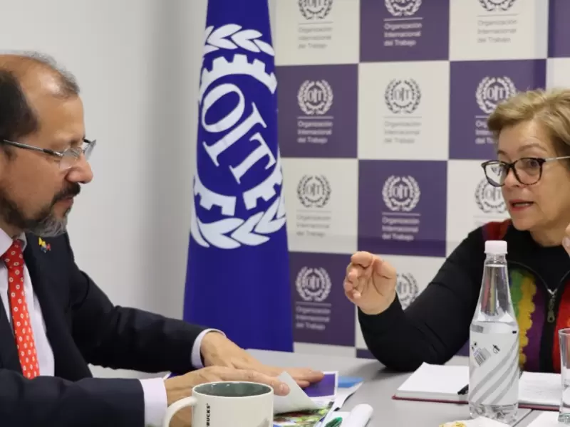 La nueva ministra reunida con el representante de la OIT.
