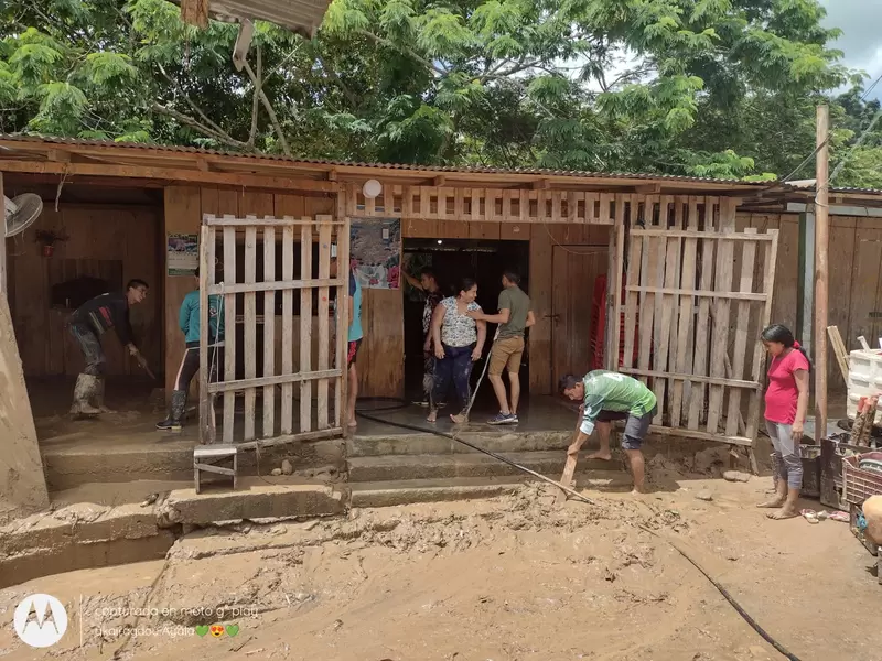 Vivienda de madera de comunidad bari