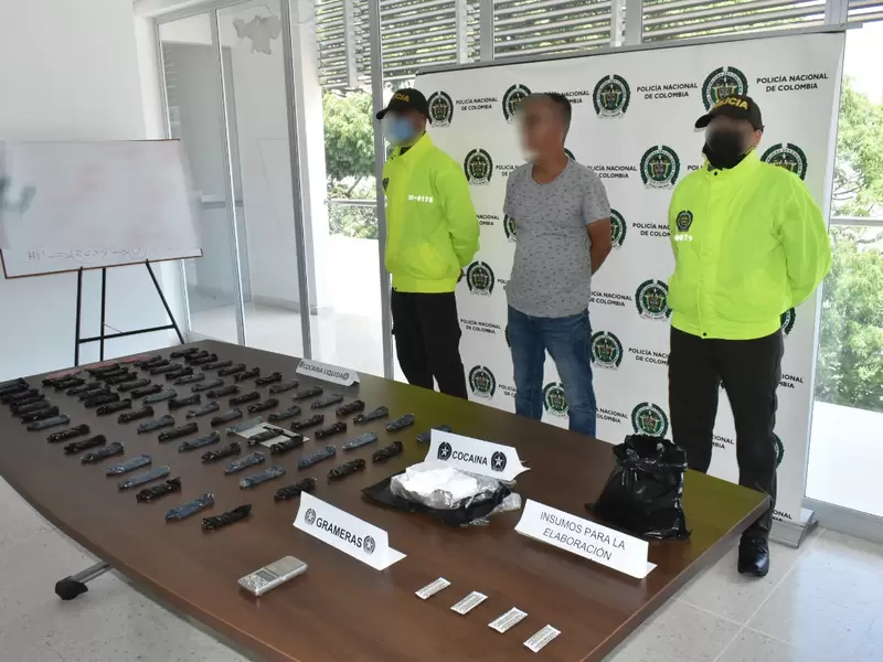 Las autoridades le incautaron a este sujeto más de 70 cápsulas, avaladas en 13 millones de pesos