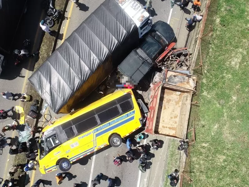 Accidente en la autopista Medellín - Bogotá dejó una persona fallecida 