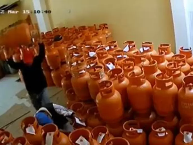 Asesinó a su compañero con una pipeta de gas Asesinó a su compañero con una pipeta de gas