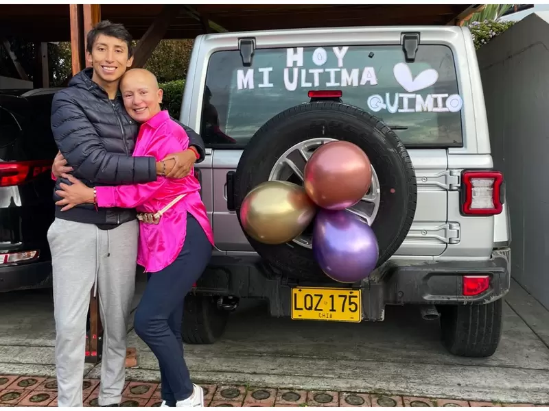 Egan Bernal celebra la última quimioterapia de su madre Egan Bernal celebra la última quimioterapia de su madre