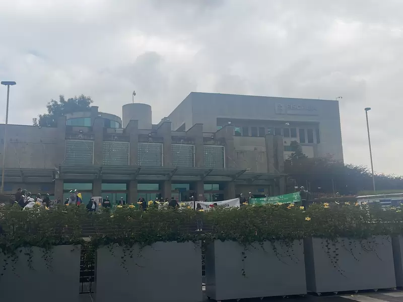 Protesta de los funcionarios de la Rama Judicial frente a la Fiscalía General