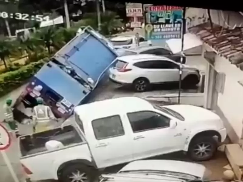 Camión de Interaseo en Ibagué.