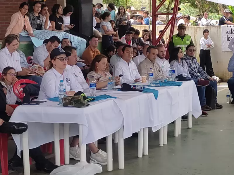 Comunidades piden presencia del presidente Gustavo Petro por crisis en El Guavio