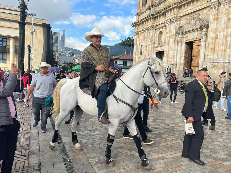 Pasaporte Senador Alirio Barrera Caballo Congreso