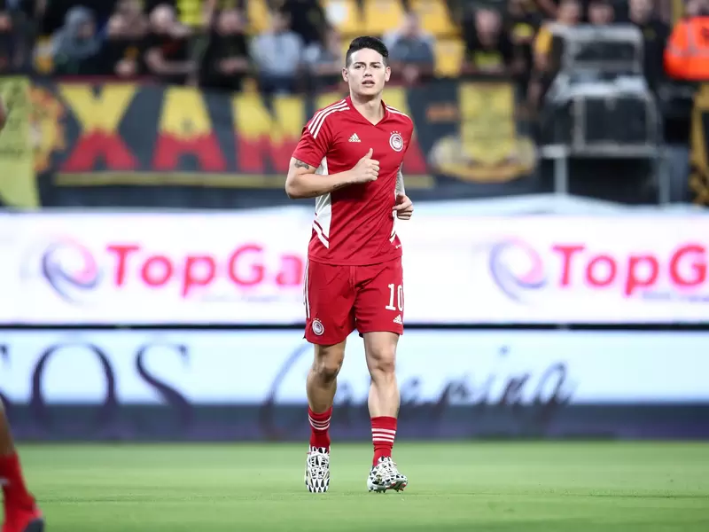 James Rodríguez en el debut con Olympiacos