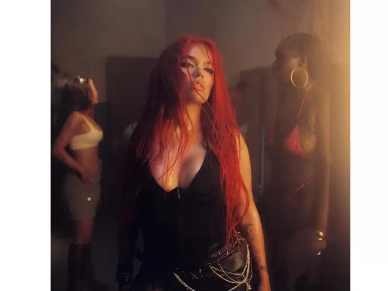 Karol G y la cirugía estética que se hizo por presión social Karol G y la cirugía estética que se hizo por presión social