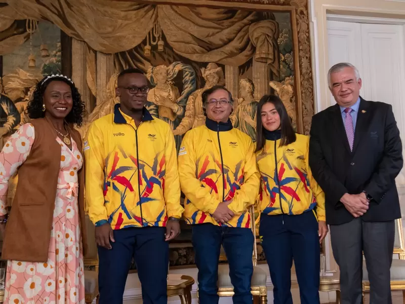 Entrega del Pabellón Nacional a los atletas que compartirán en los XII Juegos Suramericanos Asunción 2022