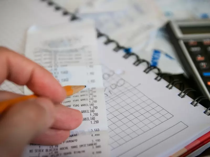 Alertan a la ciudadanía por la circulación de cartas falsas con descuentos en impuestos Recaudo de impuestos crece en primer mes de Gustavo Petro