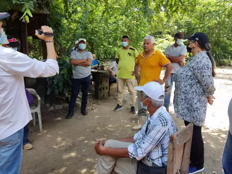 El labriego que junto a su familia tuvo que abandonar predio restituido, por causa de la violencia.