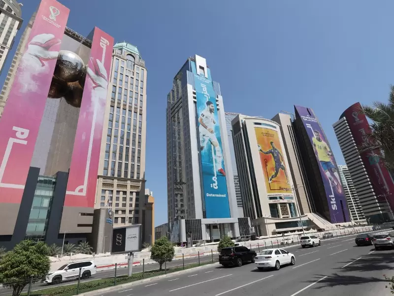 Una calle de Doha a pocos días del inicio del mundial de Qatar 2022