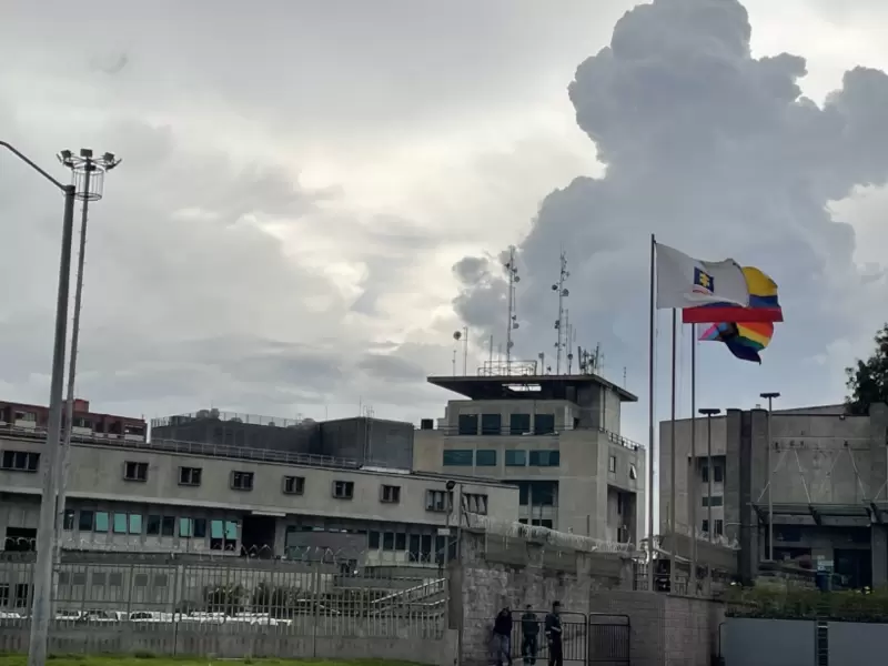Fiscalía colombiana iza bandera LGBTIQ Fiscalía colombiana iza bandera LGBTIQ