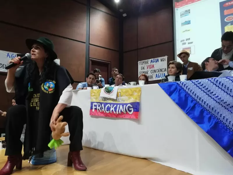 La lideresa reclamó por la contaminación de ríos y quebradas.